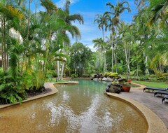 Hotel Golden Sands Beachfront Resort (Cairns, Australia)