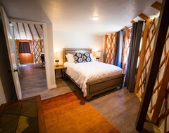 Hotel Escalante Yurts - Luxury Lodging (Escalante, USA)
