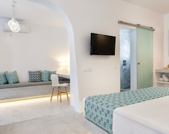 Hotel Villa Kelly Rooms & Suites (Naoussa, Greece)