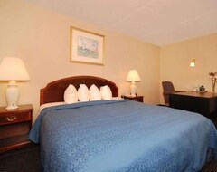 Hotel Econo Lodge Inn & Suites (Waterloo, USA)