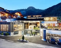 Hotelli Alpin Life Resort Lürzerhof (Untertauern, Itävalta)