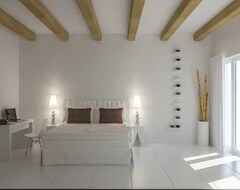 Cavo Bianco Hotel & Suites (Kamari, Greece)