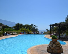 Lovely Rooms In Panas Bungalows B&B Hotel By The Beach, Pool. Kefalonia Hotels (Lixouri, Greece)