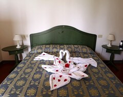 Hotel Il Casale del Cotone (San Gimignano, Italy)