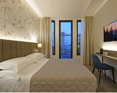 Khách sạn Hotel Du Lac (Gardone Riviera, Ý)