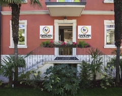 Khách sạn Holiday Iv Gardan (Riva del Garda, Ý)