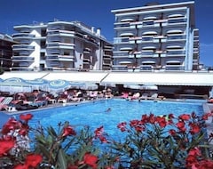 Khách sạn Hotel Monaco & Quisisana (Lido di Jesolo, Ý)