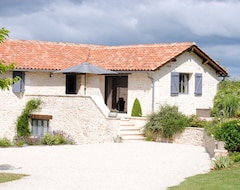 Toàn bộ căn nhà/căn hộ Stone Character Cottage (Calamane, Pháp)