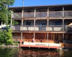 Toàn bộ căn nhà/căn hộ Lake Front Residence Directly On The Water (Sydenham, Canada)