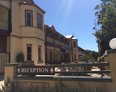Khách sạn Hotel The Priory (Dongara, Úc)
