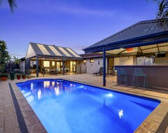 Koko talo/asunto Blue Water - Your Luxury Resort Style Home In Perth Metro Near Beach. (Perth, Australia)