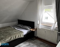 Entire House / Apartment Flattyone Ruhrgebiet - Schlafkomfort Und Anbindung - Neu Renoviert (Bochum, Germany)
