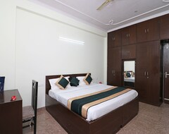 Hotel OYO 10172 Dhruv Residency (Delhi, India)