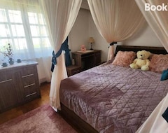 Koko talo/asunto Apartament Linistit La Padure (Pitesti, Romania)