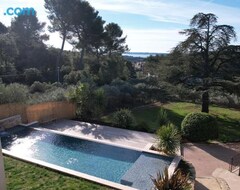 Toàn bộ căn nhà/căn hộ Pleasant, Detached Villa With Private Heated Pool For 12 People In Saint-chamas (Saint-Chamas, Pháp)