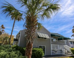 Entire House / Apartment 2 Min Walk To Beach From This Family Friendly, 2nd Story Duplex With Sun Room & Covered Balconies (Isle of Palms, USA)