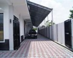 Hotel Oyo 3843 Medical Kost Syariah (Purworejo, Indonezija)