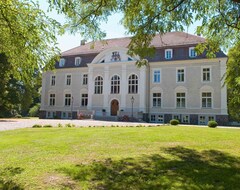 Cijela kuća/apartman 1-room Holiday Apartment 35 M�� Tiefpaterre - Castle Zinzow (Boldekow, Njemačka)