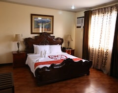 Khách sạn Crown Royale Hotel (Balanga, Philippines)