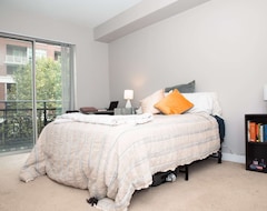 Cijela kuća/apartman Tranquil Waterfront Living - 2 Bed, 2 Bath Beauty Near The City! (Oxon Hill, Sjedinjene Američke Države)