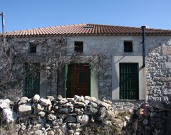 Koko talo/asunto Precious Century-old House Recently Restored, Original Stone And Wooden Beams (Fuente el Olmo de Fuentidueña, Espanja)