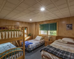 Toàn bộ căn nhà/căn hộ Famous Edgetts Lodge On Pine River Sleeps 30 In Luxury (Luther, Hoa Kỳ)