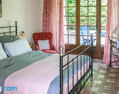 Toàn bộ căn nhà/căn hộ Stunning Home In Chaumussay With Wifi, Heated Swimming Pool And 1 Bedrooms (Chaumussay, Pháp)
