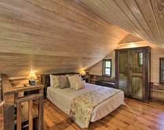 Koko talo/asunto Romantic Log Cabin Escape On Delfosse Winery! (Lovingston, Amerikan Yhdysvallat)