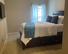 Entire House / Apartment Jai’ville Spacious Home Away From Home (Beaumont, USA)