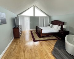 Casa/apartamento entero N5 Bedroom Private Mansion!, Pool, Hottub, Fire Pit, Games Room!! (Dorchester, Canadá)