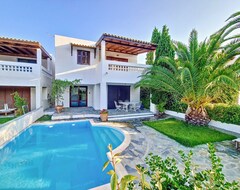 Toàn bộ căn nhà/căn hộ Large House On The Beach With Pool (2 Apartments) (Ermioni, Hy Lạp)