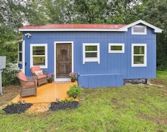 Koko talo/asunto Pendergrass Tiny Home Cabin On Pond W/ Fire Pit! (Pendergrass, Amerikan Yhdysvallat)