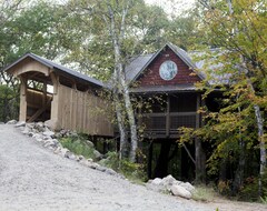 Entire House / Apartment A Four Seasons Tree House With All Amenities Of A Home (Burtrum, USA)