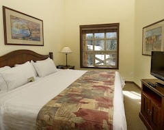 Hotel Blackcomb Spring Suites by Clique (Whistler, Canada)