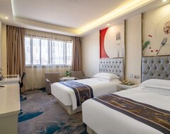 Longhua Hotel (Cangnan, China)