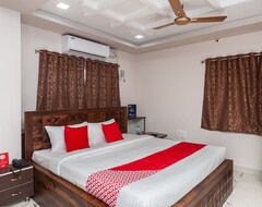Khách sạn OYO 26677 Pmr Guest Inn (Tirupati, Ấn Độ)