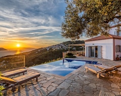 Koko talo/asunto State-of-the-Art Villa has Infinity Pool, Jacuzzi, Comfort Cooling, Sunset View (Skiathos Town, Kreikka)