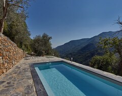 Toàn bộ căn nhà/căn hộ Spacious, Stylish Holiday Home For 6. Private Pool, Terraces And Mountain View. (Badalucco, Ý)