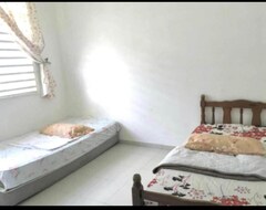 Khách sạn Oyo Home 90977 Azzinki Homestay (Kuala Kemaman, Malaysia)