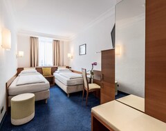 Khách sạn Classic Double Room (non-refundable) - Hotel Mondschein (Innsbruck, Áo)