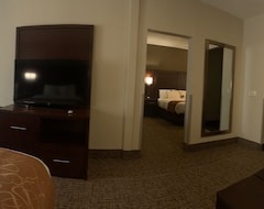 Hotel Comfort Suites Auburn Near I-69 (Auburn, USA)