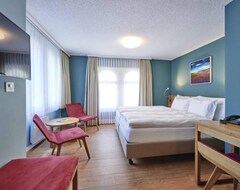 Hotel 5th Floor Basic Rooms - shared bathrooms (Interlaken, Switzerland)