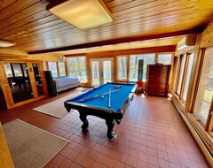 Casa/apartamento entero Huge Lakefront Home On 10 Acres With Indoor Pool. Sleeps 30+ (Kendall, EE. UU.)
