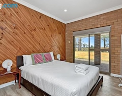 Cijela kuća/apartman New Property Private Acreage, Sunrise Sunset Hot Tub And Sleeps 10! (Maitland, Australija)
