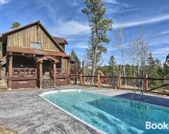Cijela kuća/apartman Gold Baron Lodge - New Cabin With Gorgeous Views And Shared Pool (Lead, Sjedinjene Američke Države)