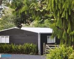 Entire House / Apartment Lakeside Cottage At Lake Tarawera (Rotorua, New Zealand)
