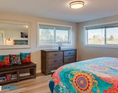 Hele huset/lejligheden Charming Tacoma Apartment With Deck And Skyline Views! (Tacoma, USA)