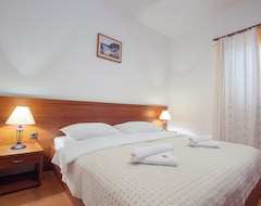 Hotell Hotel Plava Laguna (Tisno, Kroatien)
