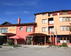 Khách sạn Hotel Grand (Samokov, Bun-ga-ri)