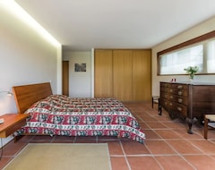 Toàn bộ căn nhà/căn hộ Modern Villa In A Quiet Environment With A Vast Garden And A Swimming Pool (Vilar de Mouros, Bồ Đào Nha)